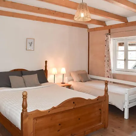 Ferienhaus La Rouge, Maison De Village Avec Terrasse