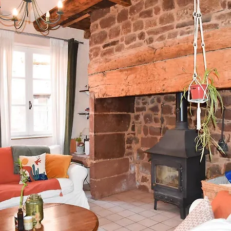 La Rouge, Maison De Village Avec Terrasse Ferienhaus